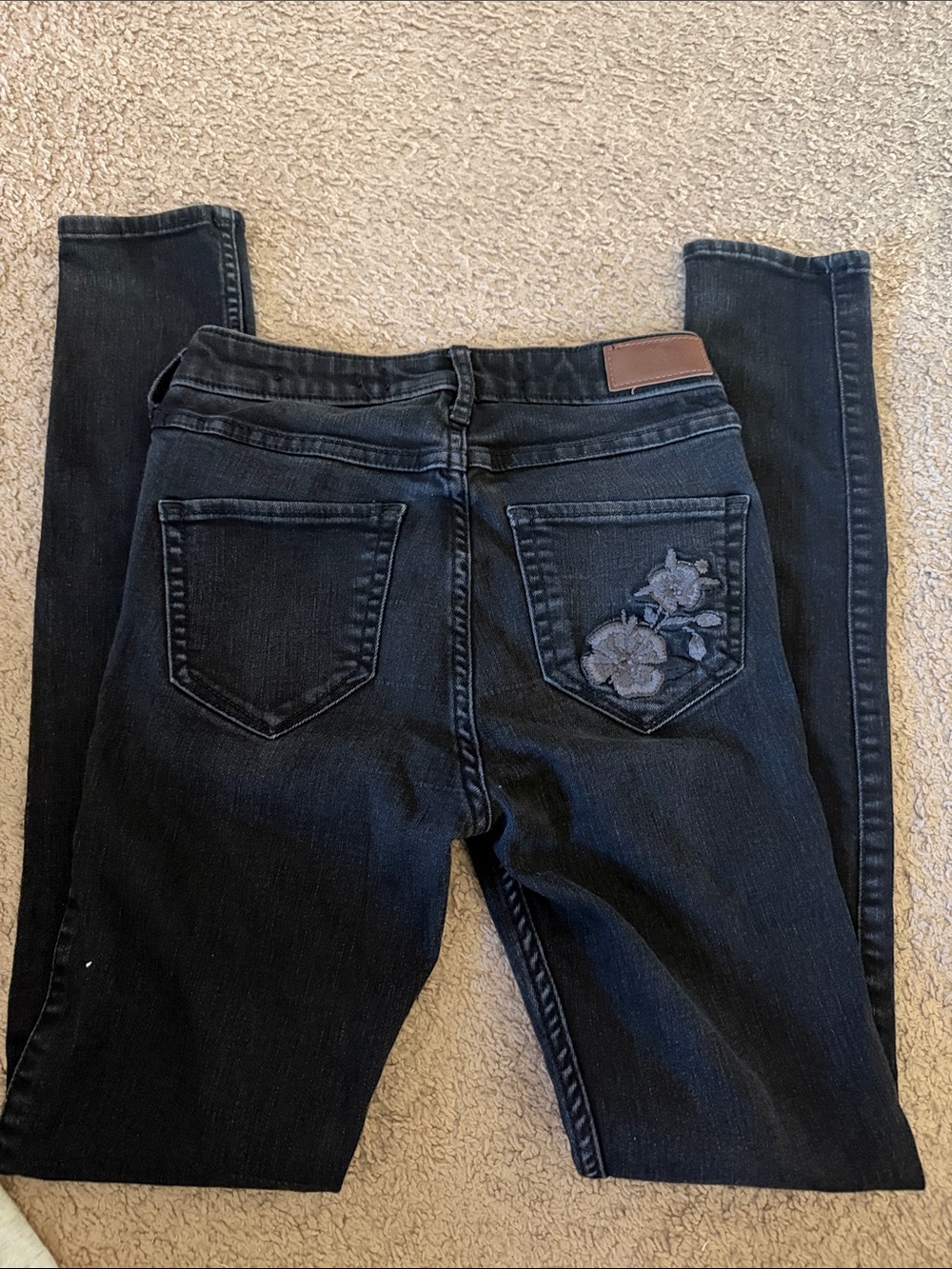 Vintage Hollister Women's black Skinny Jeans with Floral Back Embroidery